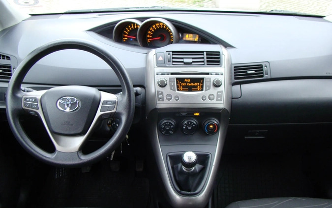 Toyota Verso cena 18900 przebieg: 258120, rok produkcji 2009 z Żerków małe 232